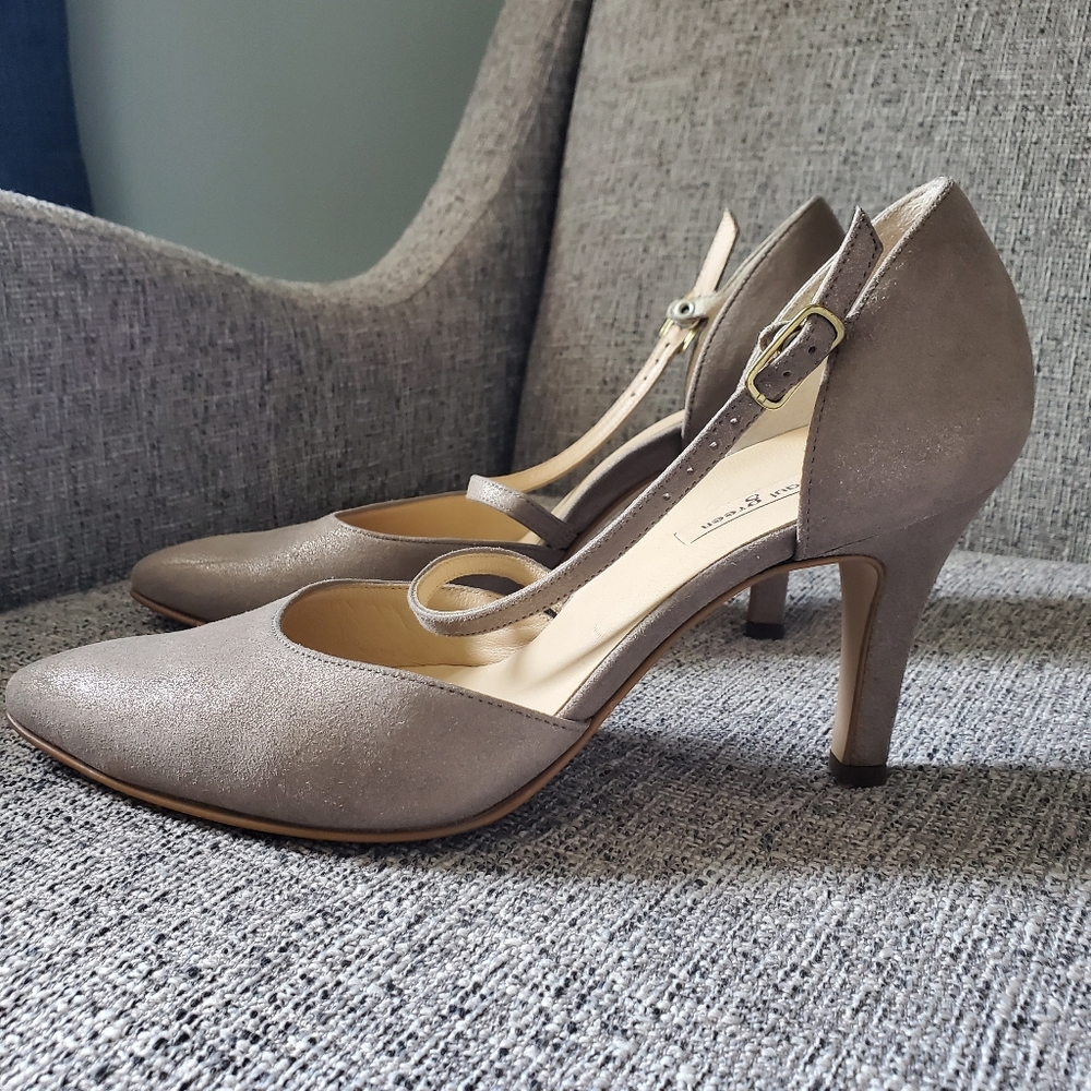 .. Paul Green Valetta Heel, Cashmere Metallic Suede (5.5 UK, 8.0 US)